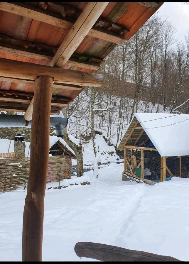 Хатина Біля Потока Villa Lumshory Bagian luar foto